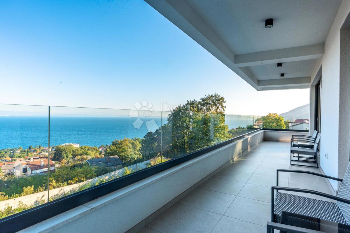 ODLIČNA MODERNA VILA S PANORAMSKIM RAZGLEDOM NA KVARNER