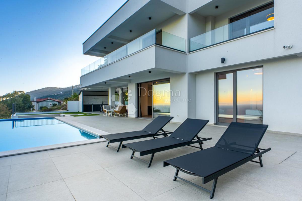 ODLIČNA MODERNA VILA S PANORAMSKIM RAZGLEDOM NA KVARNER