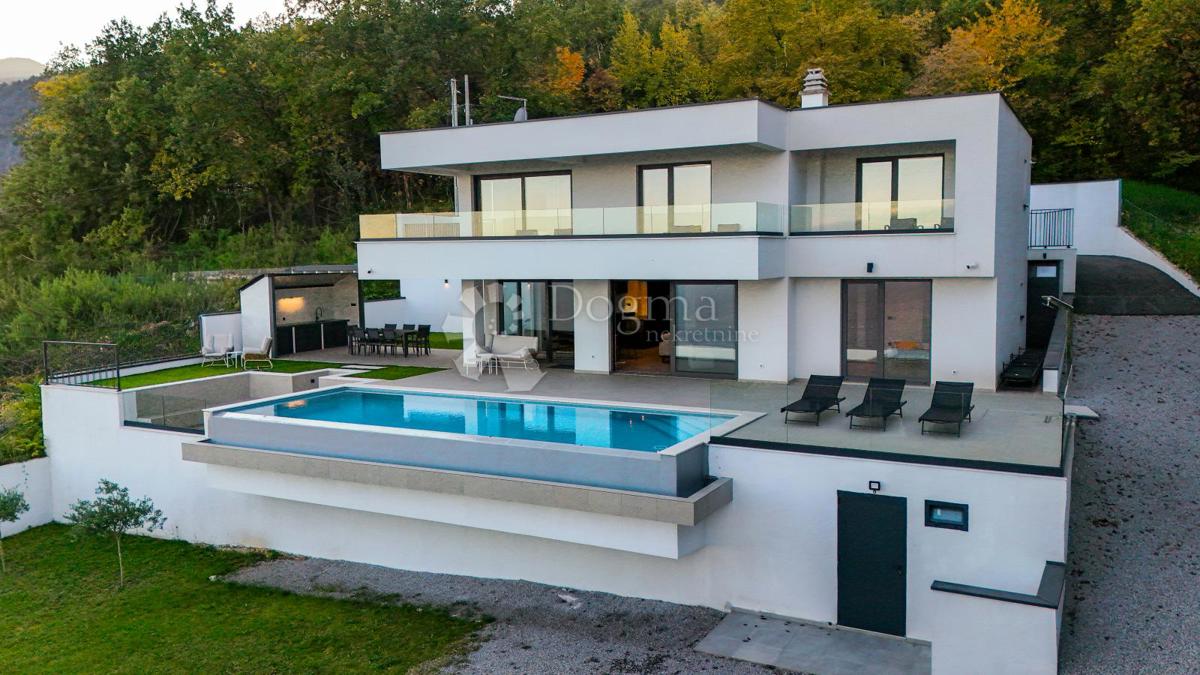 ODLIČNA MODERNA VILA S PANORAMSKIM RAZGLEDOM NA KVARNER