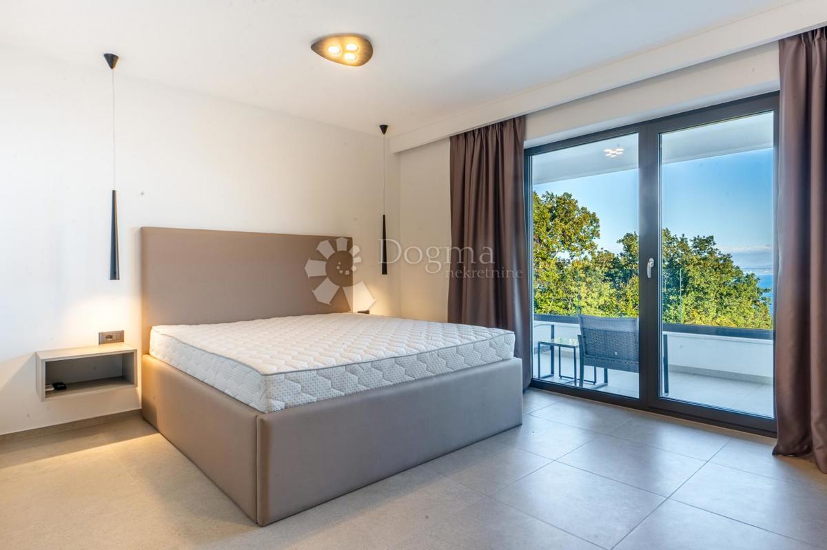 ODLIČNA MODERNA VILA S PANORAMSKIM RAZGLEDOM NA KVARNER