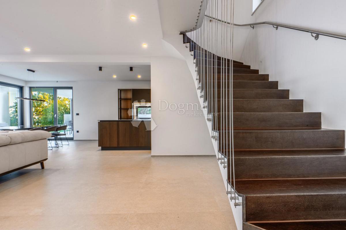 ODLIČNA MODERNA VILA S PANORAMSKIM RAZGLEDOM NA KVARNER