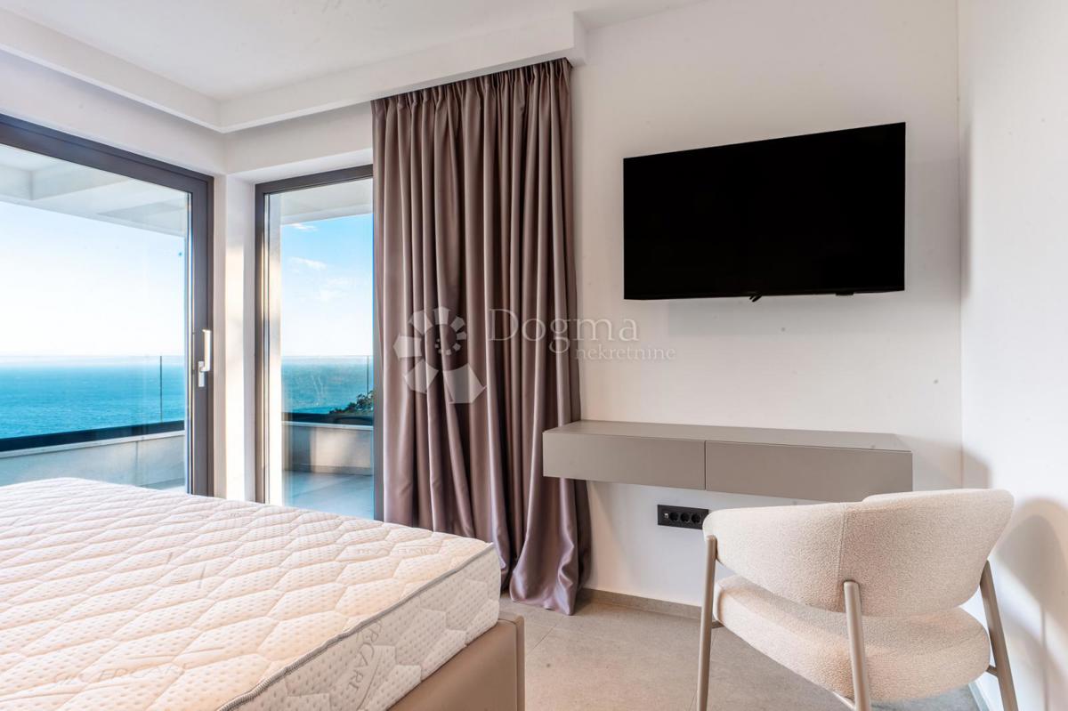 ODLIČNA MODERNA VILA S PANORAMSKIM RAZGLEDOM NA KVARNER