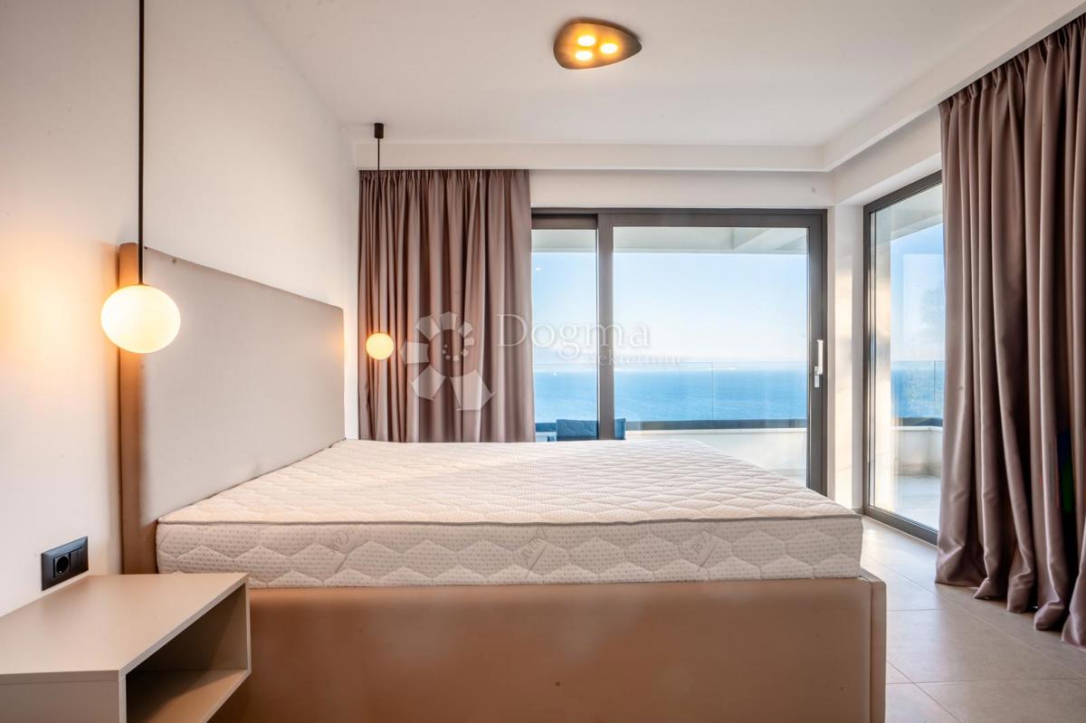 ODLIČNA MODERNA VILA S PANORAMSKIM RAZGLEDOM NA KVARNER