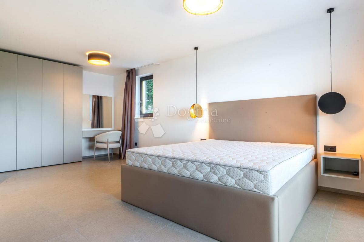 ODLIČNA MODERNA VILA S PANORAMSKIM RAZGLEDOM NA KVARNER