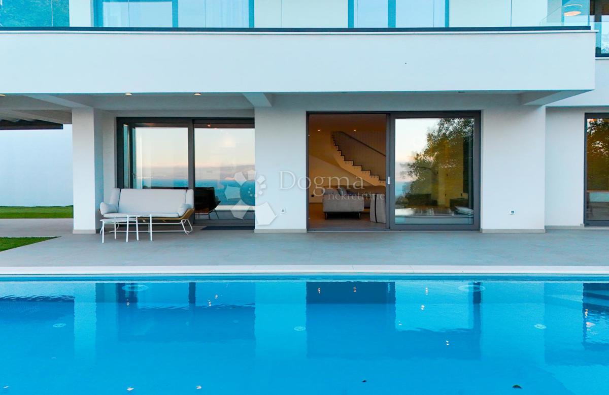 ODLIČNA MODERNA VILA S PANORAMSKIM RAZGLEDOM NA KVARNER