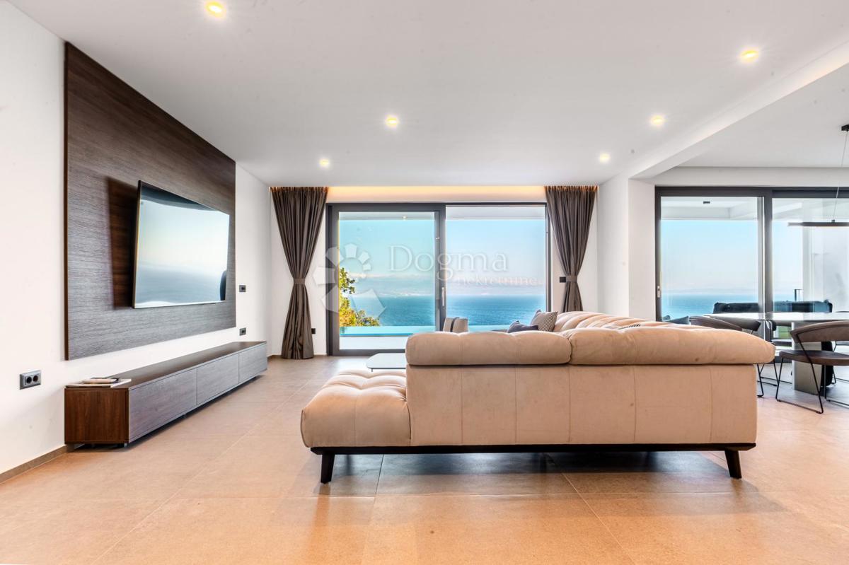 ODLIČNA MODERNA VILA S PANORAMSKIM RAZGLEDOM NA KVARNER