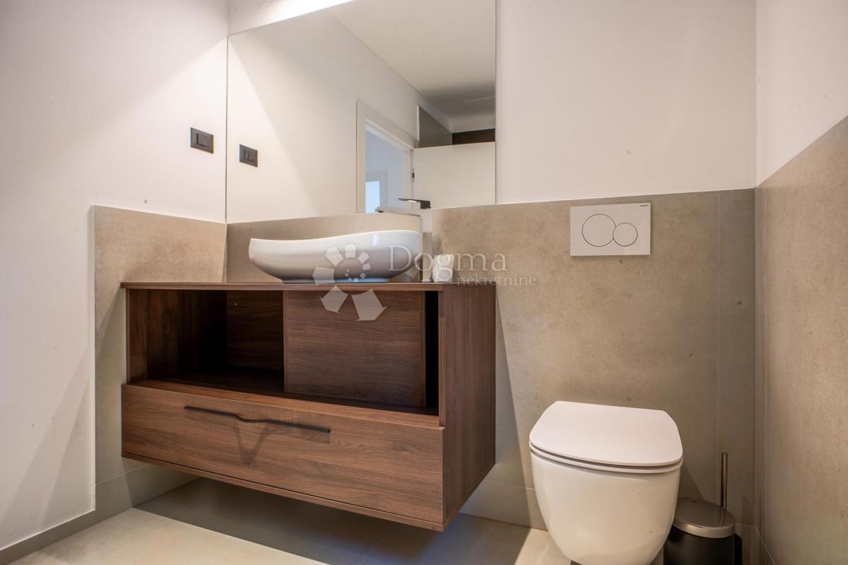 ODLIČNA MODERNA VILA S PANORAMSKIM RAZGLEDOM NA KVARNER