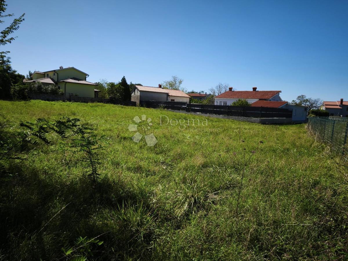 Zazidljivo zemljišče Labin, 907m2