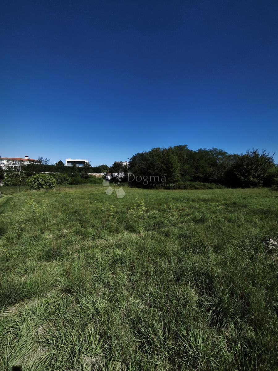 Zazidljivo zemljišče Labin, 907m2