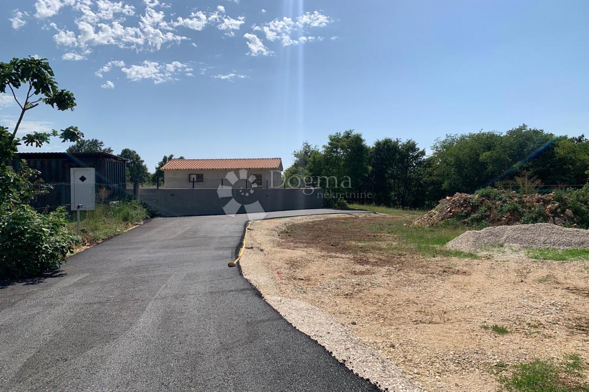 Zemljišče Kanfanar, 2.352m2