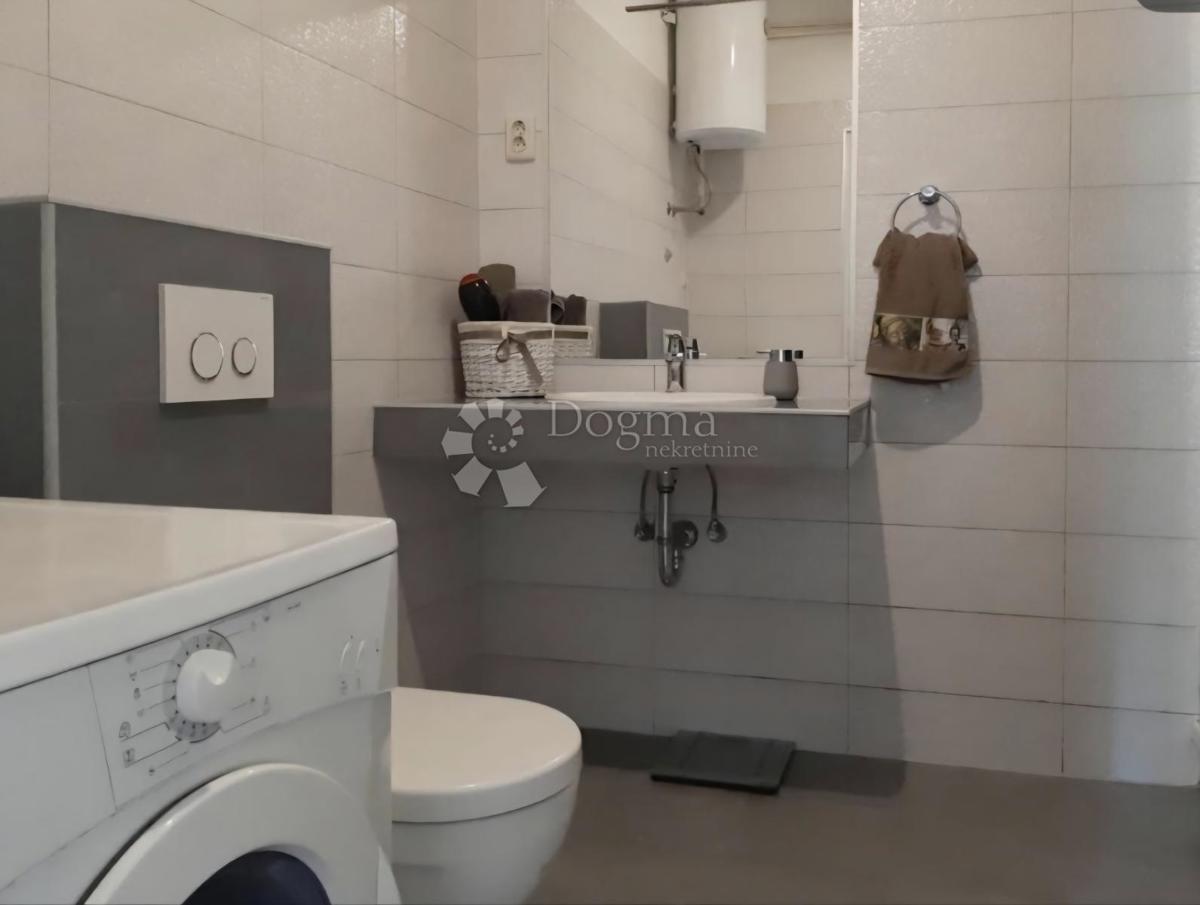 Stanovanje Postira, 82m2