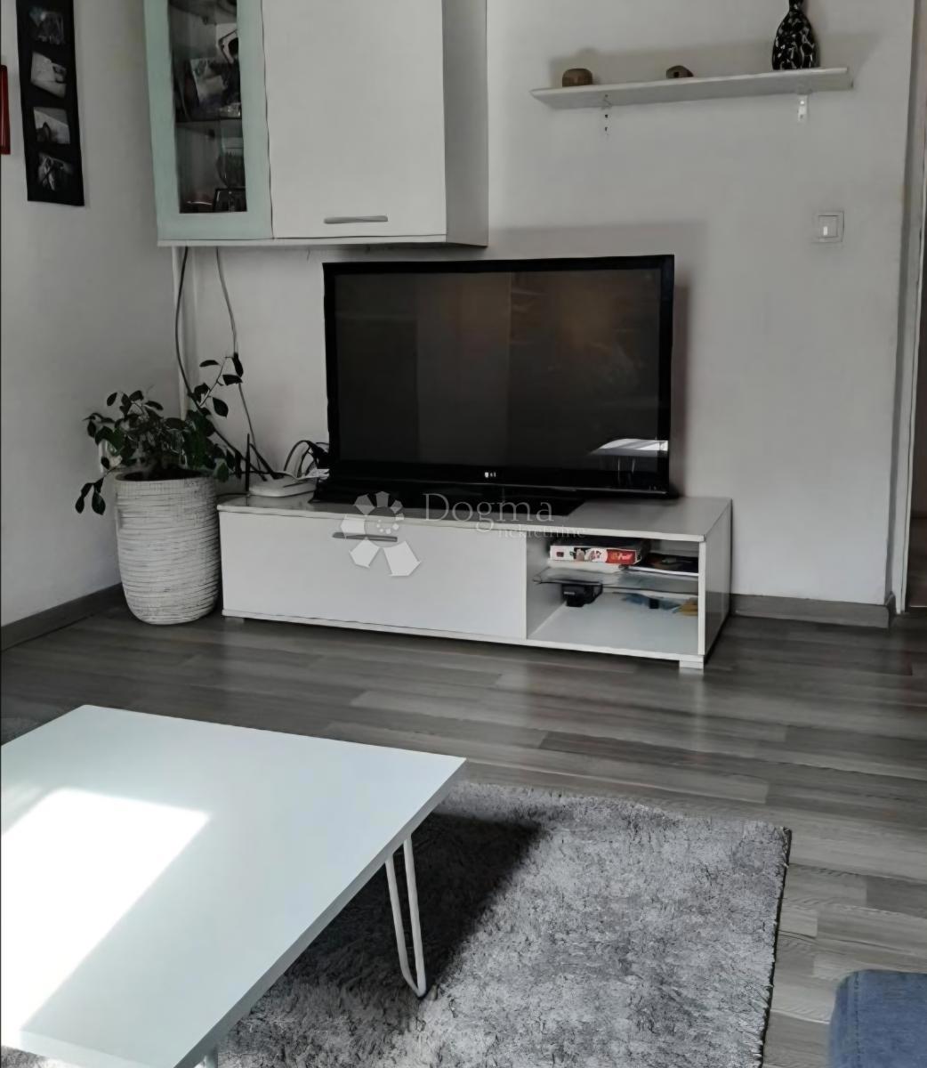 Stanovanje Postira, 82m2