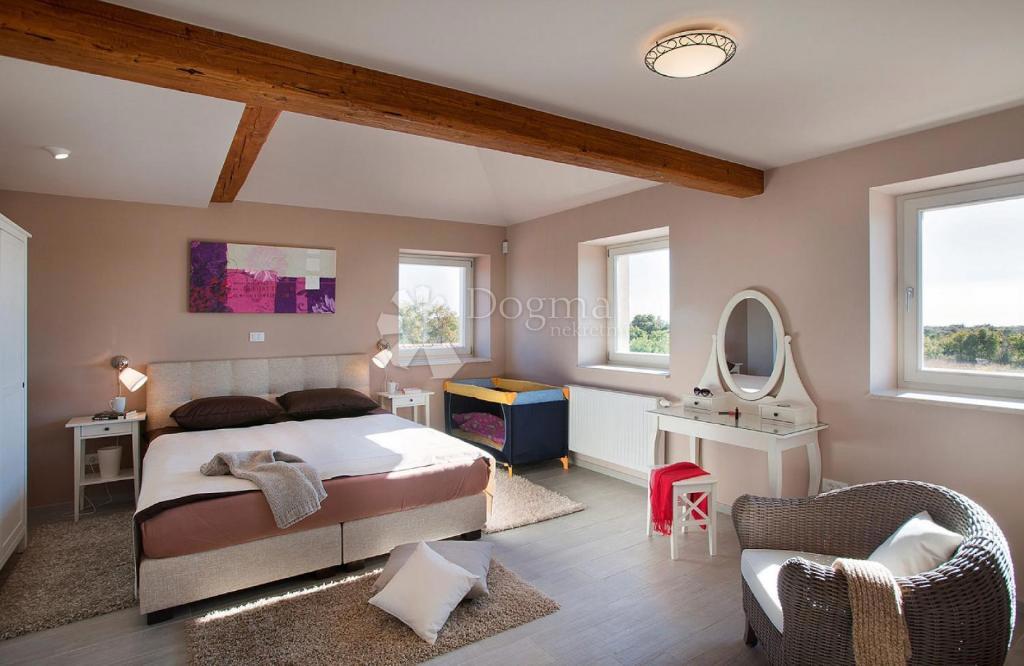 Hiša Svetvinčenat, 290m2