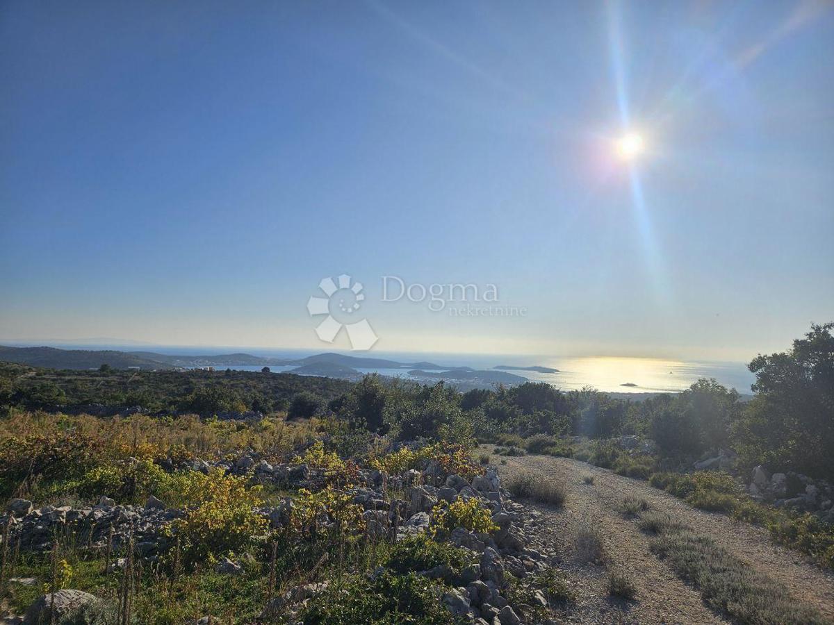 Kmetijsko zemljišče Jarebinjak, Rogoznica, 4.285m2