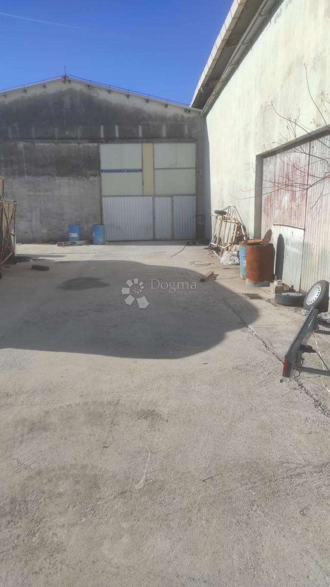 Poslovni prostor Opuzen, 1.202,90m2