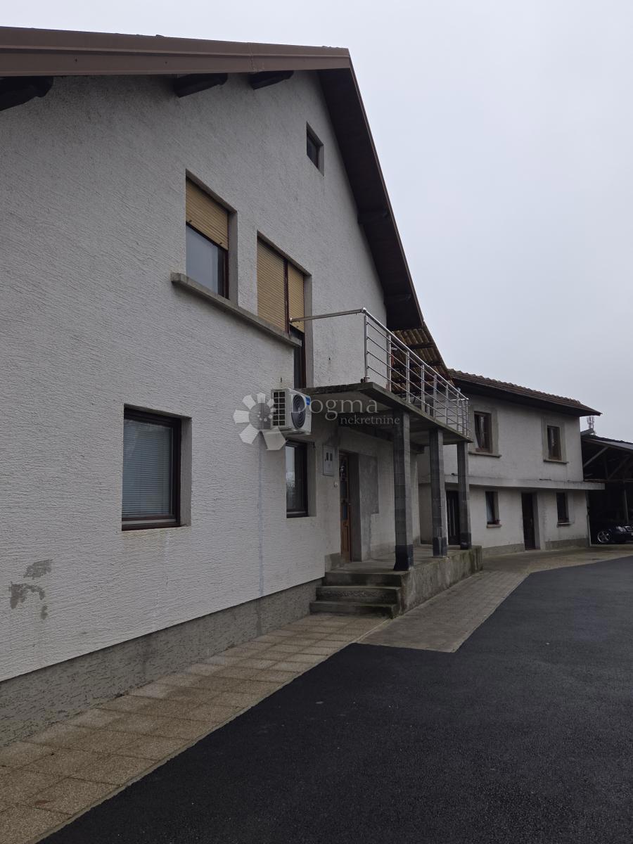 Hiša Sesvetski Kraljevec, Sesvete, 209m2