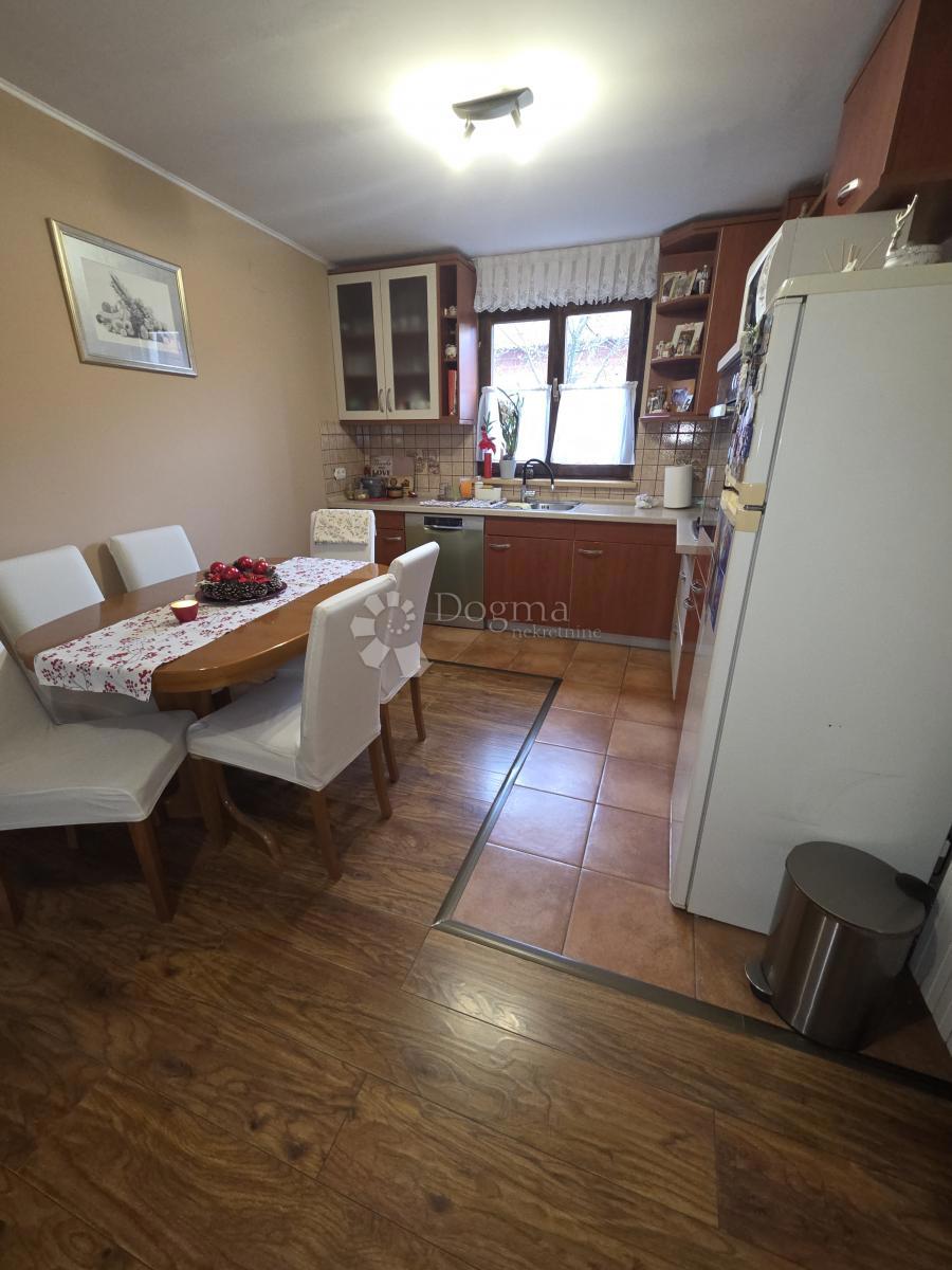 Hiša Sesvetski Kraljevec, Sesvete, 209m2