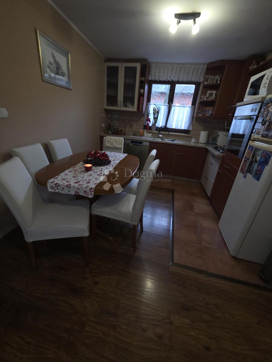 Hiša Sesvetski Kraljevec, Sesvete, 209m2