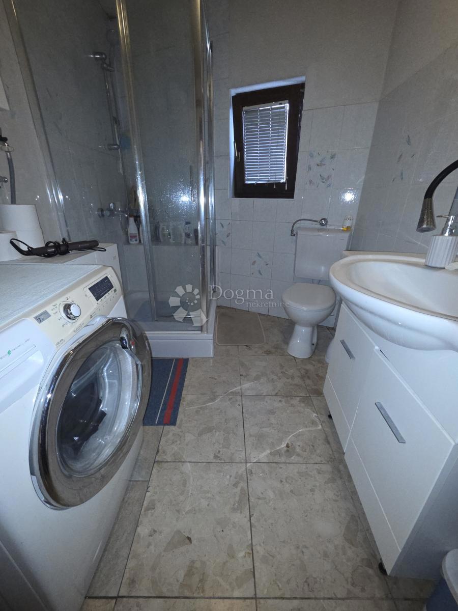 Hiša Sesvetski Kraljevec, Sesvete, 209m2