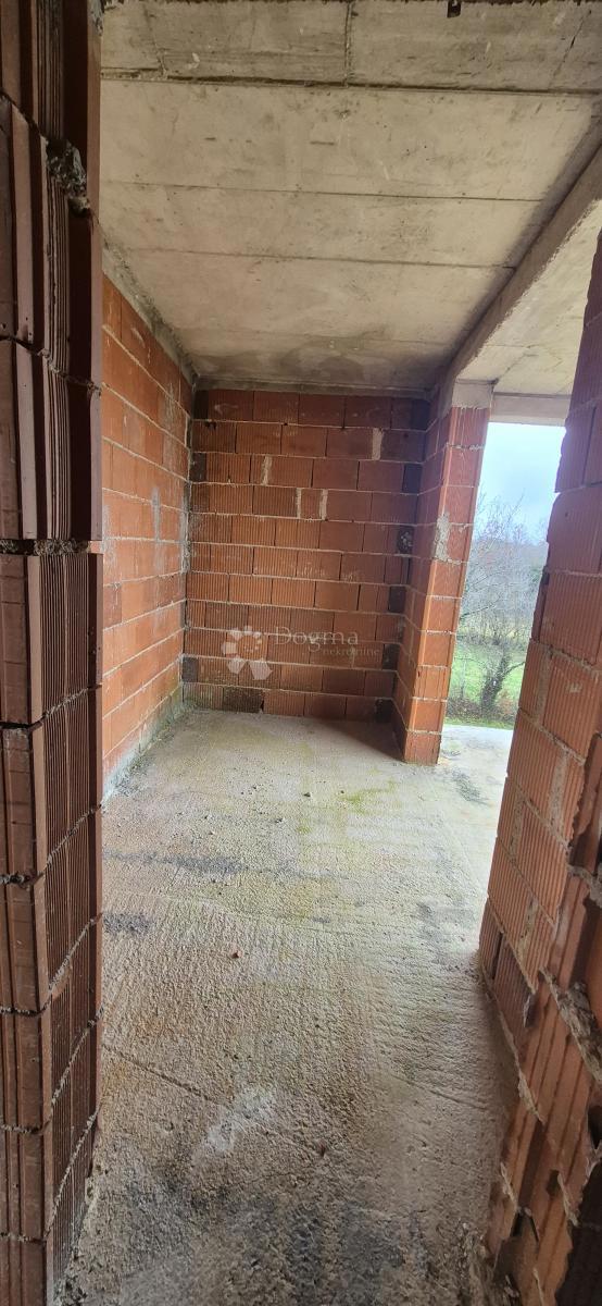 Hiša z bazenom v fazi roch bau v bližini Barbana