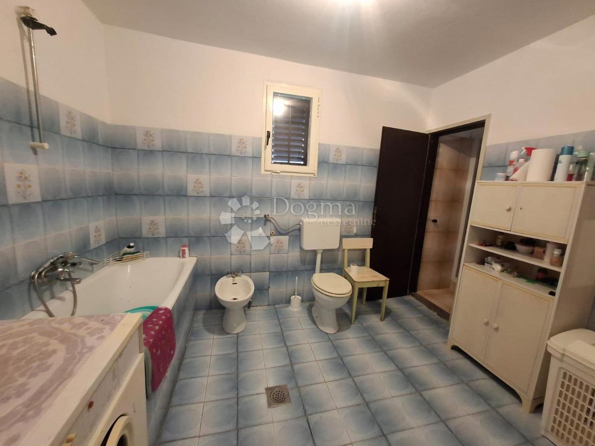 POREČ (okolica) - Istrska hiša z dvema stanovanjskima enotama