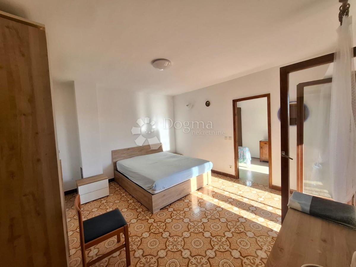 POREČ (okolica) - Istrska hiša z dvema stanovanjskima enotama