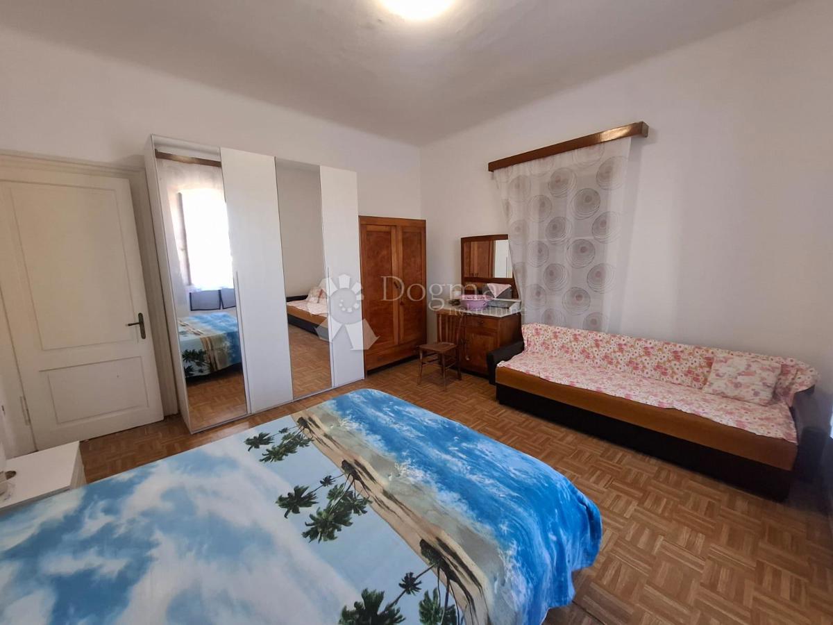 POREČ (okolica) - Istrska hiša z dvema stanovanjskima enotama