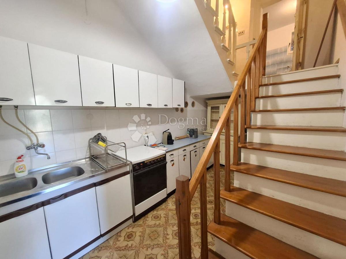 POREČ (okolica) - Istrska hiša z dvema stanovanjskima enotama