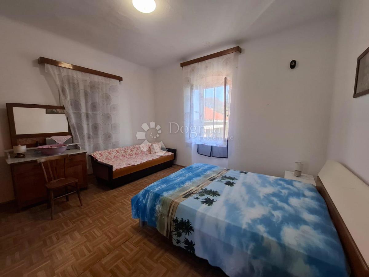 POREČ (okolica) - Istrska hiša z dvema stanovanjskima enotama