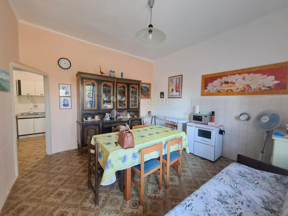 POREČ (okolica) - Istrska hiša z dvema stanovanjskima enotama