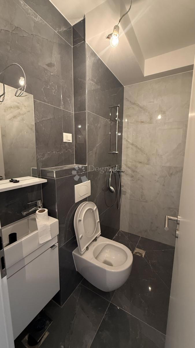 Stanovanje Okrug Gornji, Okrug, 54,59m2