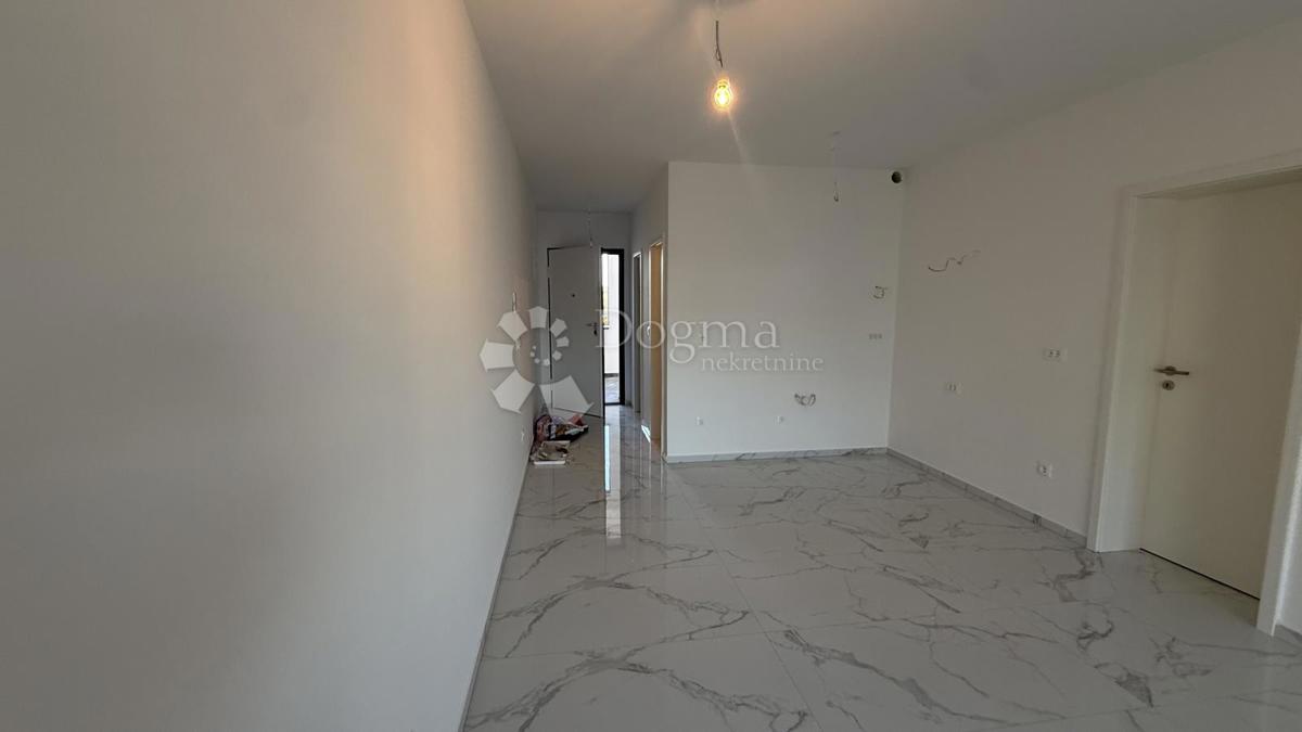 Stanovanje Okrug Gornji, Okrug, 54,59m2