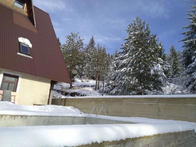 Hiša Ravna Gora, 380m2