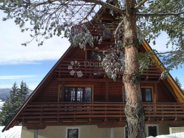 Hiša Ravna Gora, 380m2