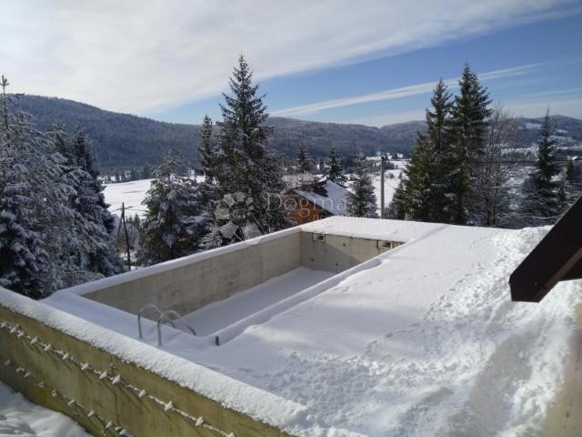 Hiša Ravna Gora, 380m2