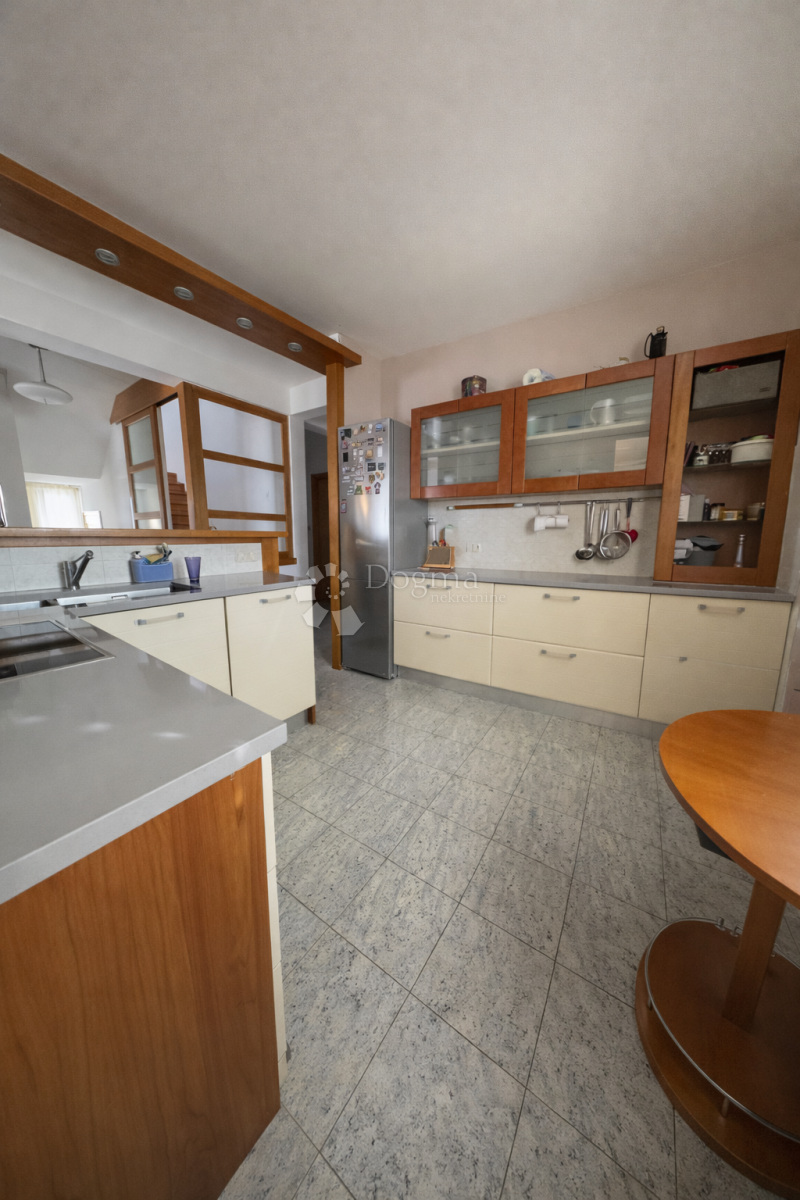 Hiša Podstrana, 435m2