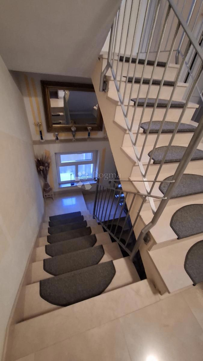 Hiša Posedarje, 500m2