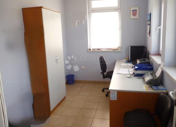 Poslovni prostor Celine, Podturen, 245m2