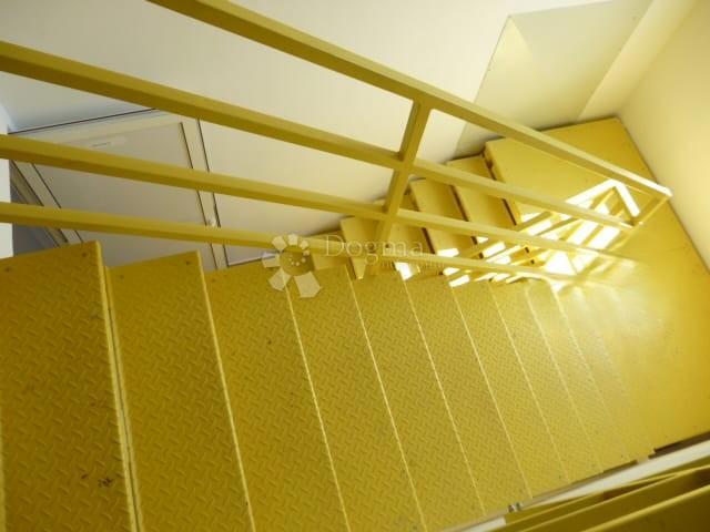 Poslovni prostor Celine, Podturen, 245m2