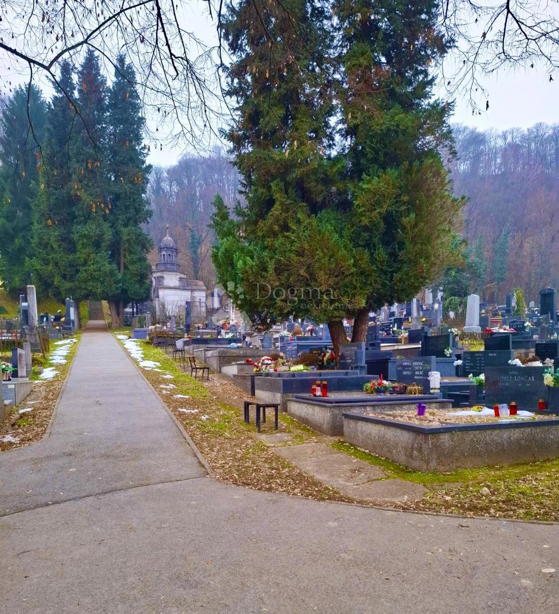 Grobnica Dubovac, Karlovac, 4m2