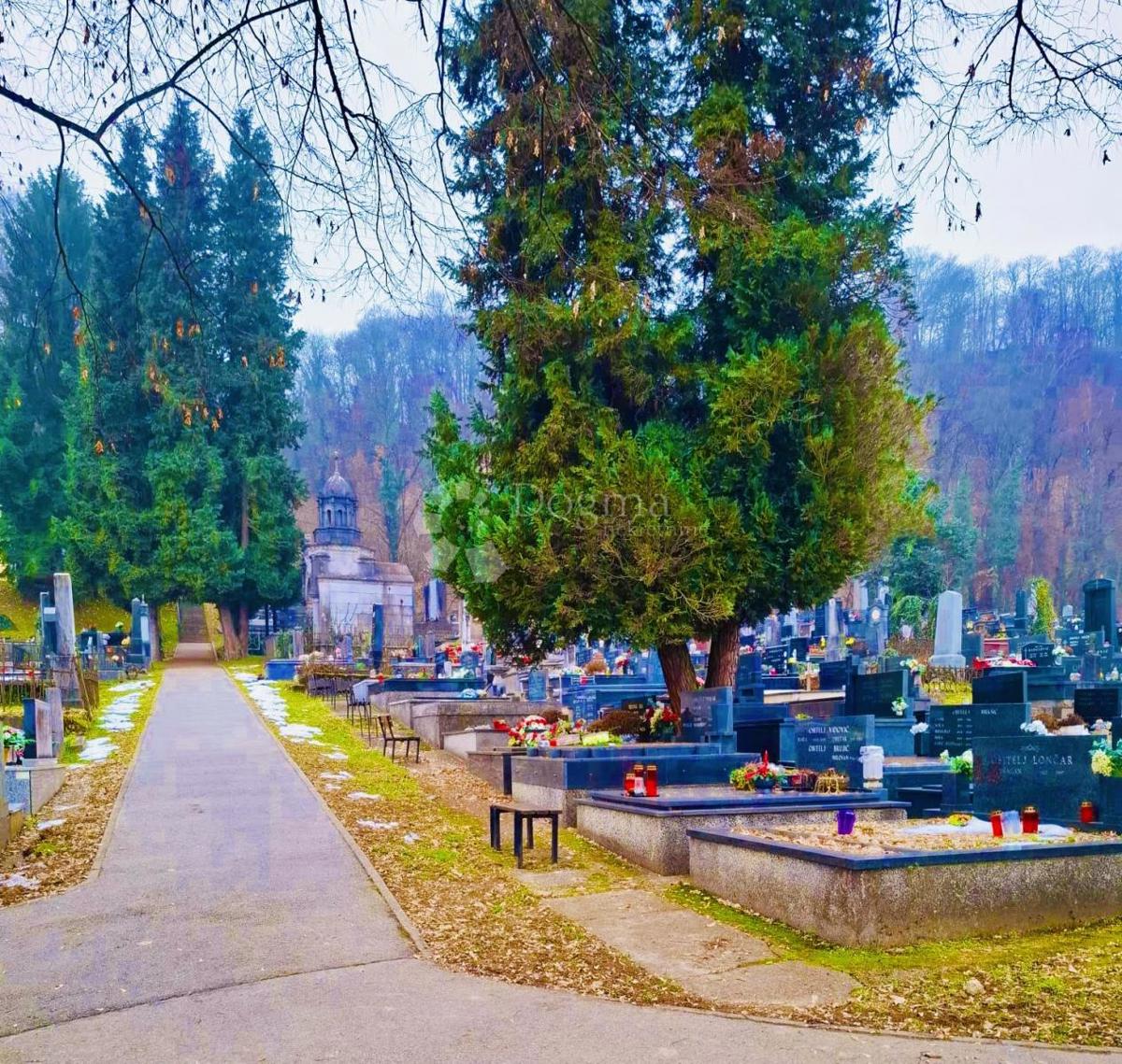 Grobnica Dubovac, Karlovac, 4m2