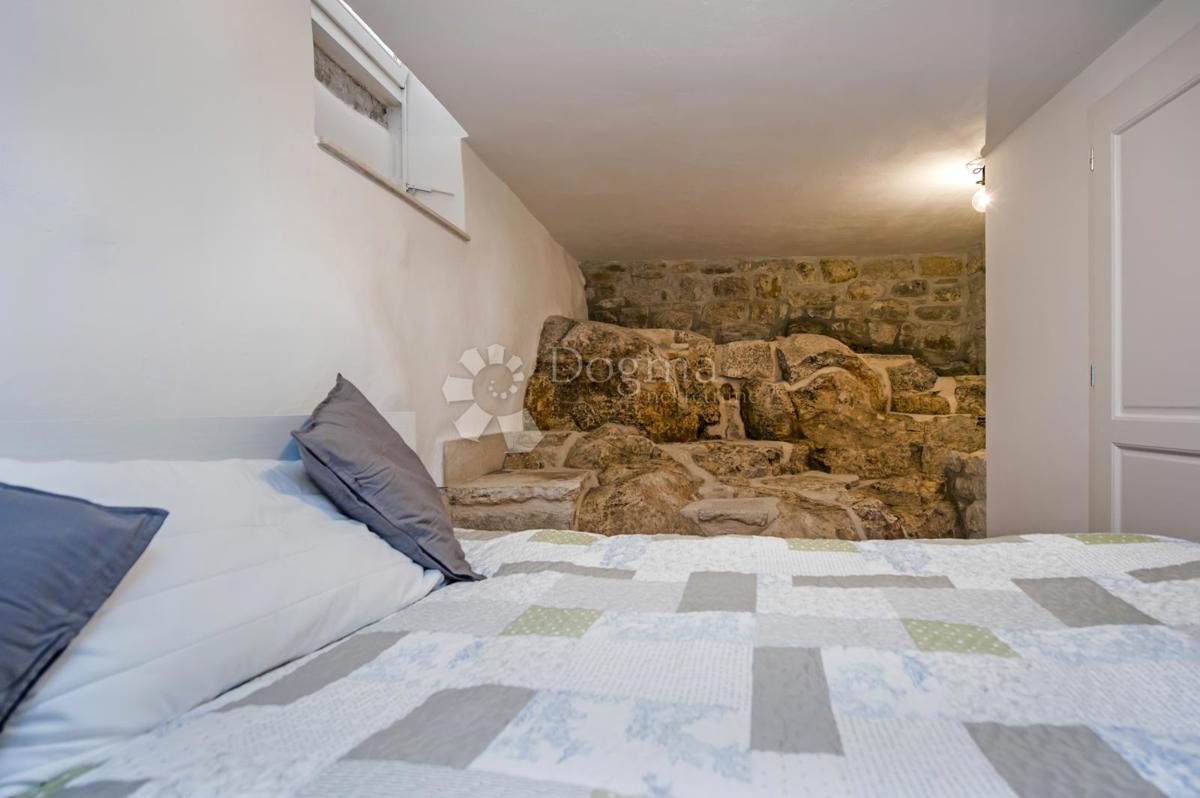 Hiša s 3 apartmaji v centru Rovinja