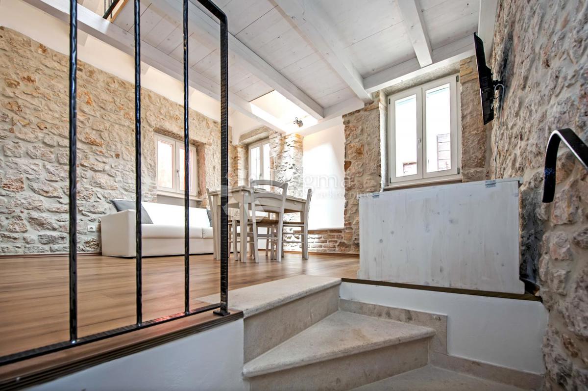 Hiša s 3 apartmaji v centru Rovinja