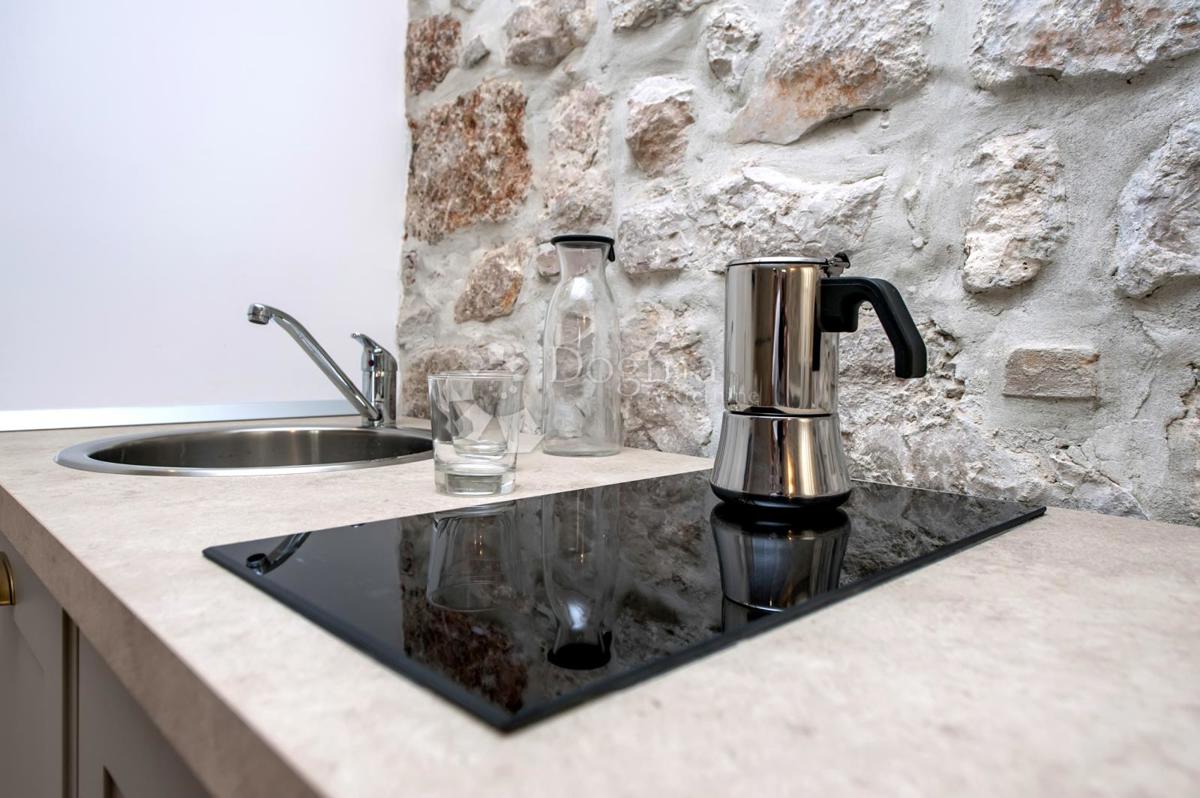 Hiša s 3 apartmaji v centru Rovinja