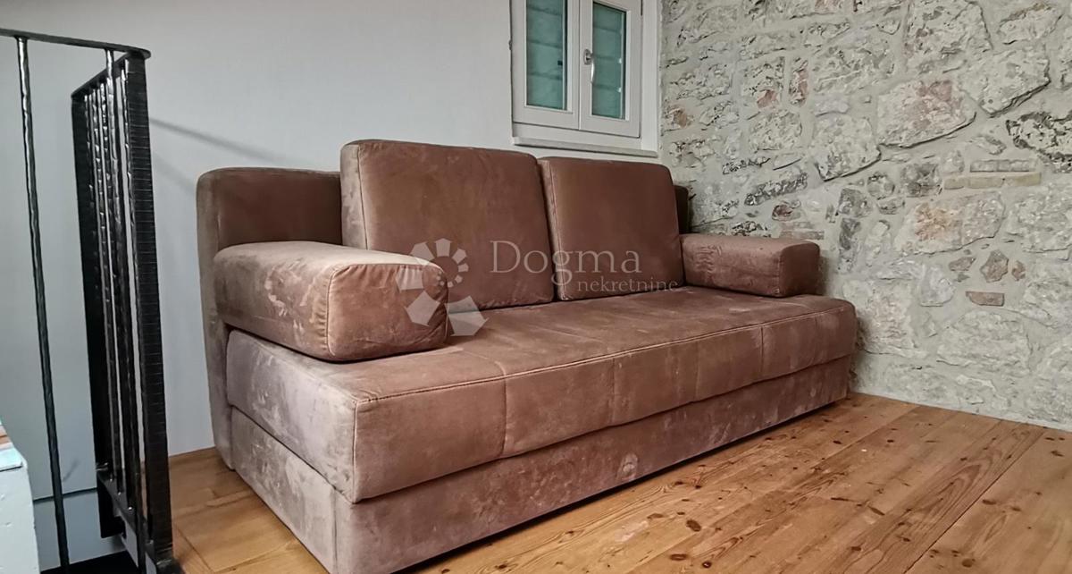 Hiša s 3 apartmaji v centru Rovinja