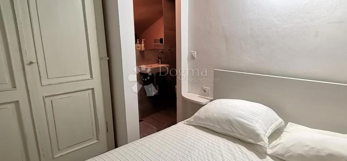 Hiša s 3 apartmaji v centru Rovinja