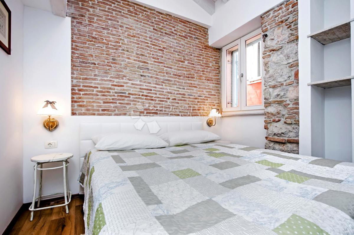 Hiša s 3 apartmaji v centru Rovinja