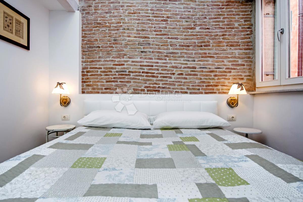 Hiša s 3 apartmaji v centru Rovinja