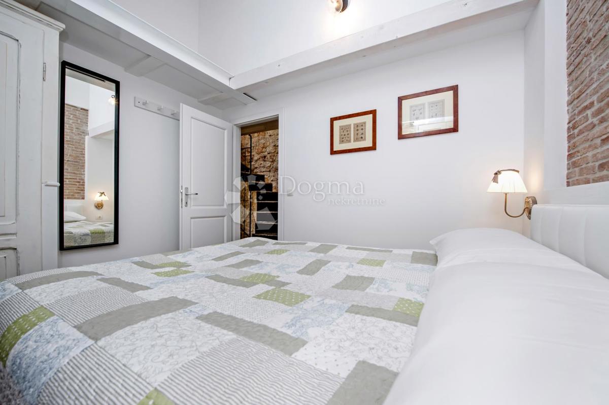 Hiša s 3 apartmaji v centru Rovinja