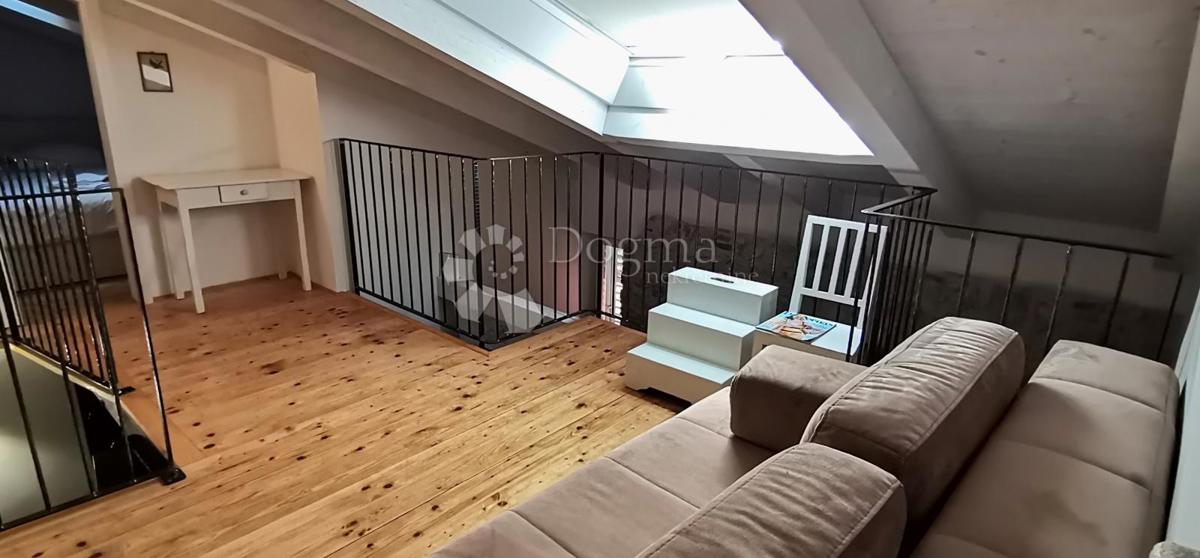 Hiša s 3 apartmaji v centru Rovinja